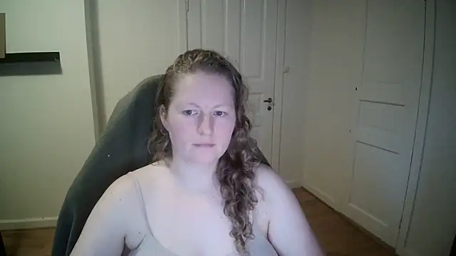 Snapshot of Girlnina-1995 chatting on 01/20/25, 12:28 Girlnina-1995 online show from 01/20/25, 12:28