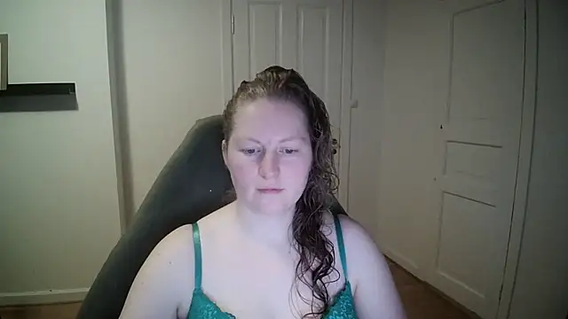 Snapshot of Girlnina-1995 chatting on 01/21/25, 08:52 Girlnina-1995 online show from 01/21/25, 08:52