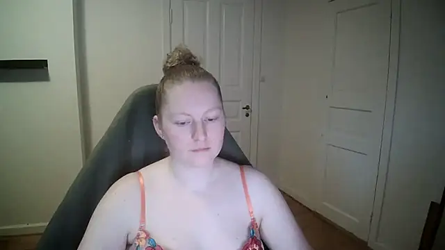 Snapshot of Girlnina-1995 chatting on 01/22/25, 11:56 Girlnina-1995 online show from 01/22/25, 11:56