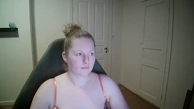 Snapshot of Girlnina-1995 chatting on 01/22/25, 07:34 Girlnina-1995 online show from 01/22/25, 07:34