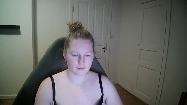 Snapshot of Girlnina-1995 chatting on 01/23/25, 08:24 Girlnina-1995 online show from 01/23/25, 08:24