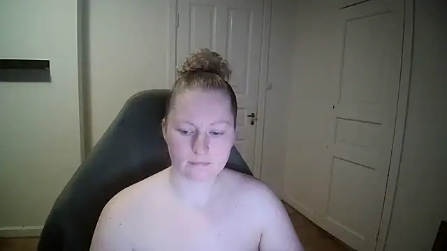 Snapshot of Girlnina-1995 chatting on 01/26/25, 02:52 Girlnina-1995 online show from 01/26/25, 02:52