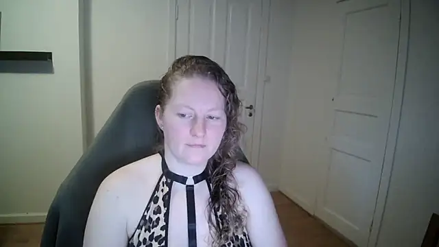 Snapshot of Girlnina-1995 chatting on 01/28/25, 10:12 Girlnina-1995 online show from 01/28/25, 10:12