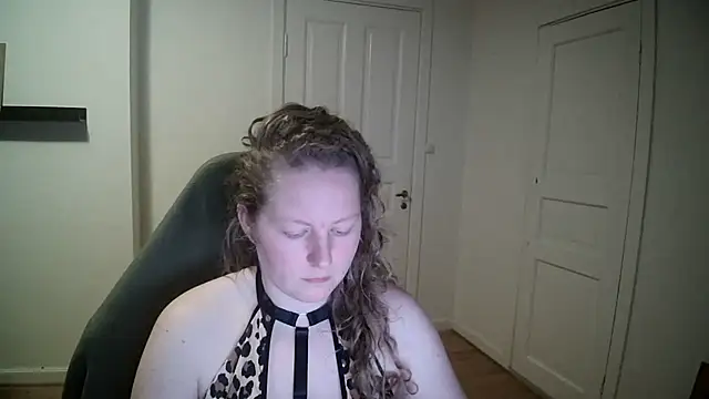 Snapshot of Girlnina-1995 chatting on 01/28/25, 07:21 Girlnina-1995 online show from 01/28/25, 07:21