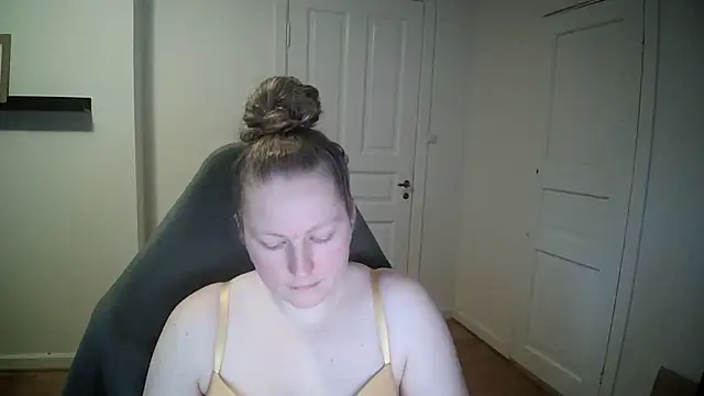 Snapshot of Girlnina-1995 chatting on 01/31/25, 12:18 Girlnina-1995 online show from 01/31/25, 12:18