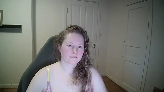 Snapshot of Girlnina-1995 chatting on 02/03/25, 09:19 Girlnina-1995 online show from 02/03/25, 09:19