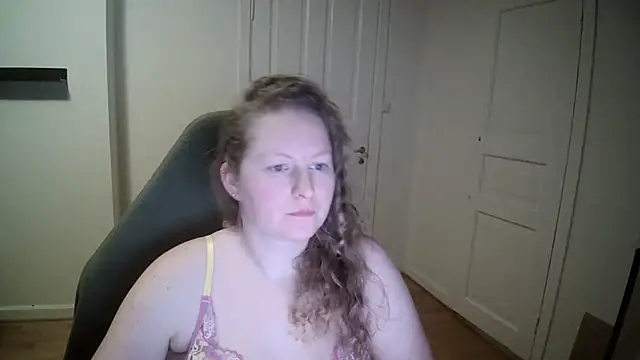 Snapshot of Girlnina-1995 chatting on 02/03/25, 06:28 Girlnina-1995 online show from 02/03/25, 06:28