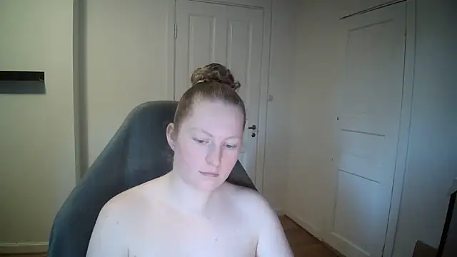 Snapshot of Girlnina-1995 chatting on 02/06/25, 01:21 Girlnina-1995 online show from 02/06/25, 01:21