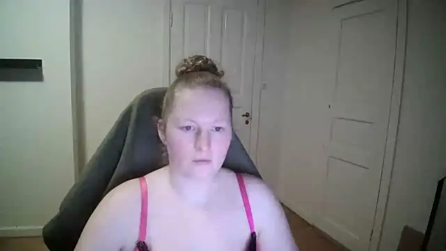 Snapshot of Girlnina-1995 chatting on 02/06/25, 04:25 Girlnina-1995 online show from 02/06/25, 04:25