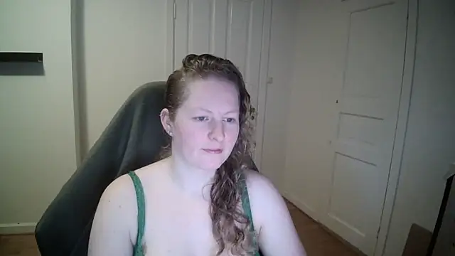 Snapshot of Girlnina-1995 chatting on 02/10/25, 09:25 Girlnina-1995 online show from 02/10/25, 09:25