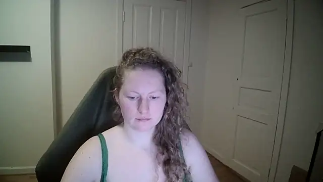 Snapshot of Girlnina-1995 chatting on 02/10/25, 05:19 Girlnina-1995 online show from 02/10/25, 05:19