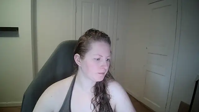 Snapshot of Girlnina-1995 chatting on 02/11/25, 11:21 Girlnina-1995 online show from 02/11/25, 11:21