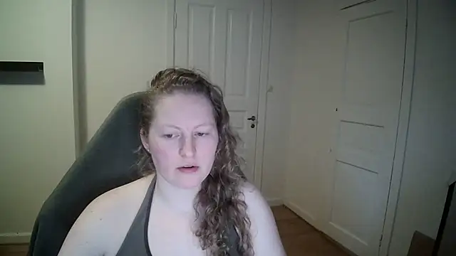 Snapshot of Girlnina-1995 chatting on 02/11/25, 02:35 Girlnina-1995 online show from 02/11/25, 02:35