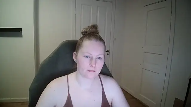 Snapshot of Girlnina-1995 chatting on 02/13/25, 11:28 Girlnina-1995 online show from 02/13/25, 11:28