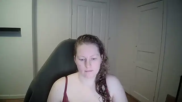 Snapshot of Girlnina-1995 chatting on 02/17/25, 11:55 Girlnina-1995 online show from 02/17/25, 11:55