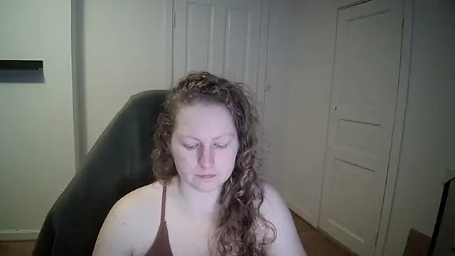 Snapshot of Girlnina-1995 chatting on 02/19/25, 11:49 Girlnina-1995 online show from 02/19/25, 11:49