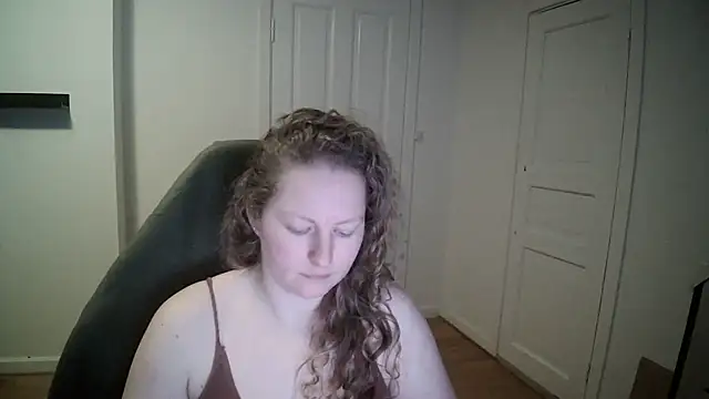 Snapshot of Girlnina-1995 chatting on 02/19/25, 03:16 Girlnina-1995 online show from 02/19/25, 03:16