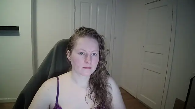 Snapshot of Girlnina-1995 chatting on 02/20/25, 10:59 Girlnina-1995 online show from 02/20/25, 10:59