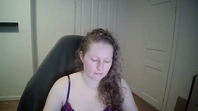 Snapshot of Girlnina-1995 chatting on 02/20/25, 02:02 Girlnina-1995 online show from 02/20/25, 02:02