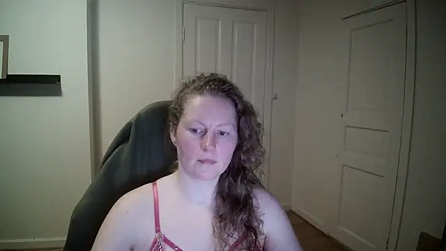 Snapshot of Girlnina-1995 chatting on 02/24/25, 05:09 Girlnina-1995 online show from 02/24/25, 05:09