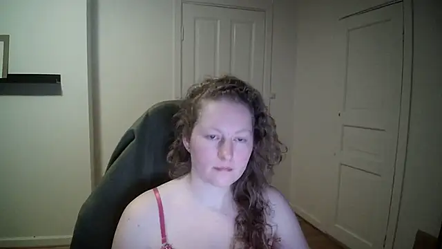 Snapshot of Girlnina-1995 chatting on 02/24/25, 09:41 Girlnina-1995 online show from 02/24/25, 09:41