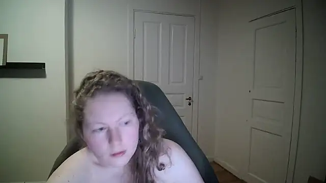 Snapshot of Girlnina-1995 chatting on 02/26/25, 05:42 Girlnina-1995 online show from 02/26/25, 05:42