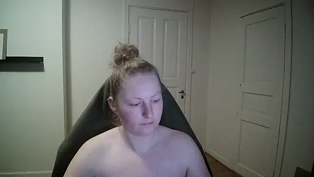 Snapshot of Girlnina-1995 chatting on 02/26/25, 10:20 Girlnina-1995 online show from 02/26/25, 10:20