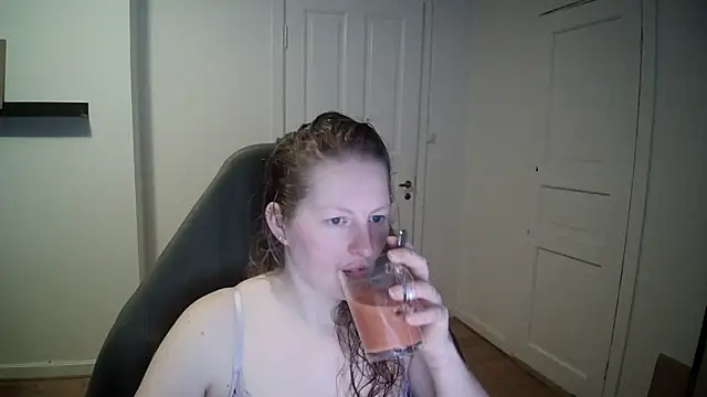 Snapshot of Girlnina-1995 chatting on 02/27/25, 09:43 Girlnina-1995 online show from 02/27/25, 09:43