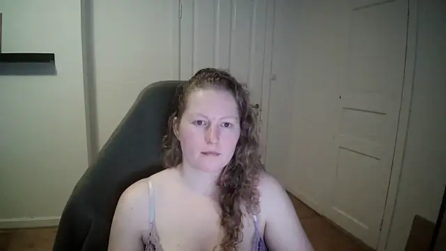 Snapshot of Girlnina-1995 chatting on 02/27/25, 12:45 Girlnina-1995 online show from 02/27/25, 12:45