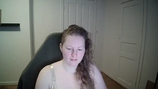 Snapshot of Girlnina-1995 chatting on 02/28/25, 09:04 Girlnina-1995 online show from 02/28/25, 09:04