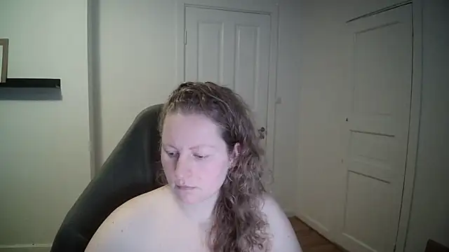 Snapshot of Girlnina-1995 chatting on 03/03/25, 12:05 Girlnina-1995 online show from 03/03/25, 12:05