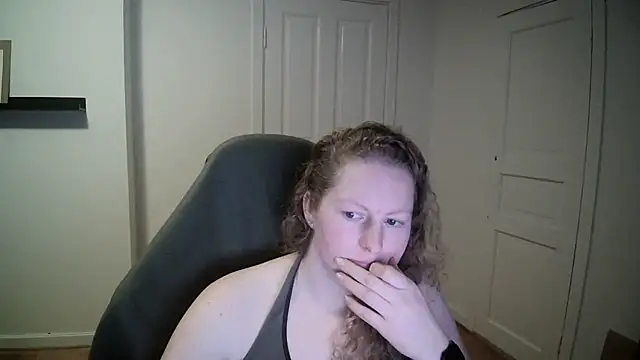 Snapshot of Girlnina-1995 chatting on 03/03/25, 03:42 Girlnina-1995 online show from 03/03/25, 03:42