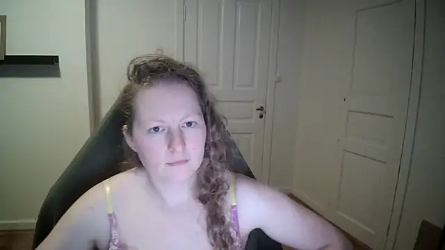 Snapshot of Girlnina-1995 chatting on 03/05/25, 01:50 Girlnina-1995 online show from 03/05/25, 01:50