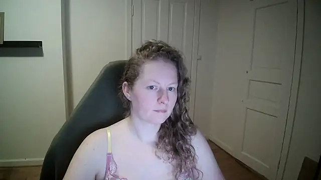 Snapshot of Girlnina-1995 chatting on 03/05/25, 06:01 Girlnina-1995 online show from 03/05/25, 06:01