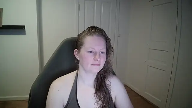 Snapshot of Girlnina-1995 chatting on 03/17/25, 08:40 Girlnina-1995 online show from 03/17/25, 08:40