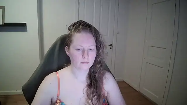 Snapshot of Girlnina-1995 chatting on 03/19/25, 09:17 Girlnina-1995 online show from 03/19/25, 09:17