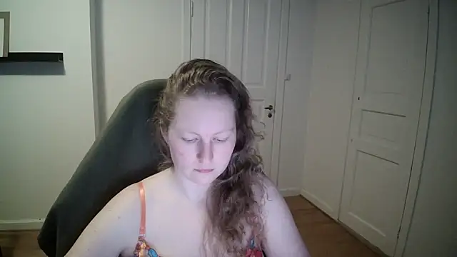 Snapshot of Girlnina-1995 chatting on 03/19/25, 03:29 Girlnina-1995 online show from 03/19/25, 03:29