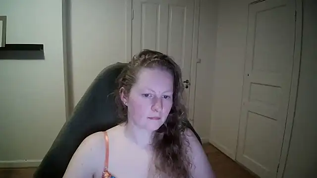 Snapshot of Girlnina-1995 chatting on 03/19/25, 07:06 Girlnina-1995 online show from 03/19/25, 07:06