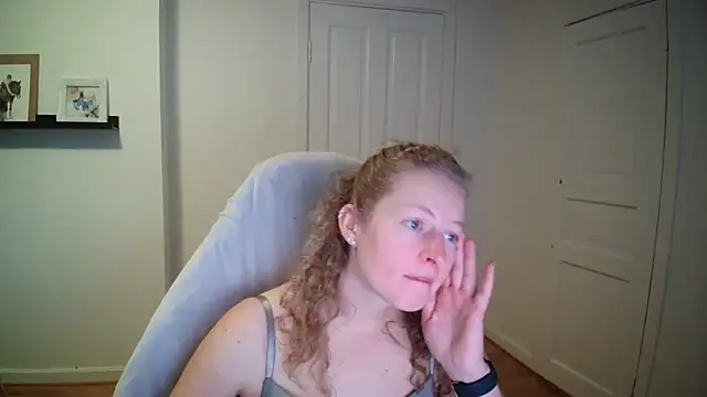 Snapshot of Girlnina-1995 chatting on 09/17/25, 11:23 Girlnina-1995 online show from 09/17/25, 11:23