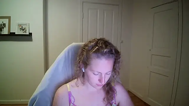 Snapshot of Girlnina-1995 chatting on 09/29/25, 08:57 Girlnina-1995 online show from 09/29/25, 08:57