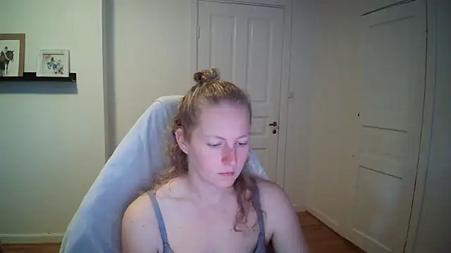 Snapshot of Girlnina-1995 chatting on 09/30/25, 09:14 Girlnina-1995 online show from 09/30/25, 09:14