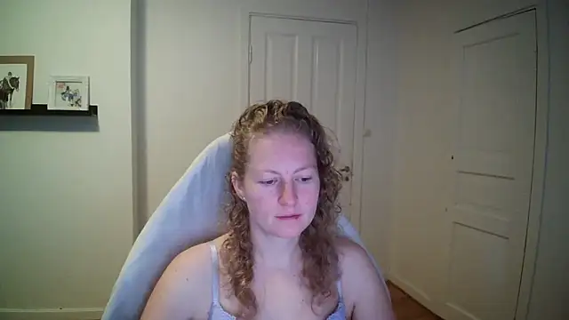 Snapshot of Girlnina-1995 chatting on 10/06/25, 07:06 Girlnina-1995 online show from 10/06/25, 07:06