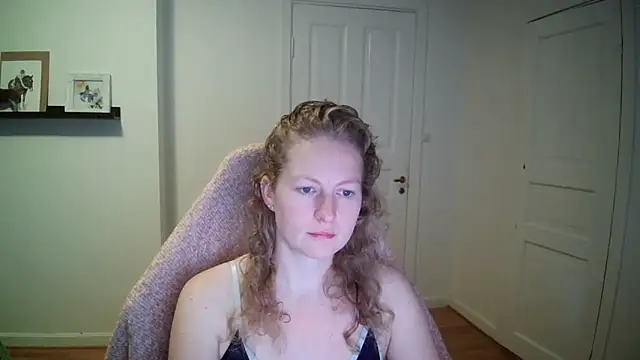 Snapshot of Girlnina-1995 chatting on 10/08/25, 08:23 Girlnina-1995 online show from 10/08/25, 08:23