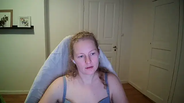 Snapshot of Girlnina-1995 chatting on 10/14/25, 11:00 Girlnina-1995 online show from 10/14/25, 11:00