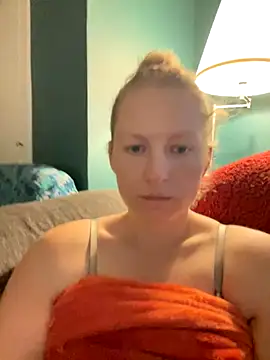 Snapshot of Girlnina-1995 chatting on 10/24/25, 07:16 Girlnina-1995 online show from 10/24/25, 07:16