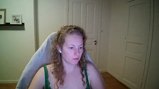 Snapshot of Girlnina-1995 chatting on 11/03/25, 07:26 Girlnina-1995 online show from 11/03/25, 07:26