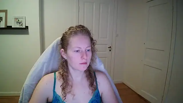 Snapshot of Girlnina-1995 chatting on 11/04/25, 08:57 Girlnina-1995 online show from 11/04/25, 08:57