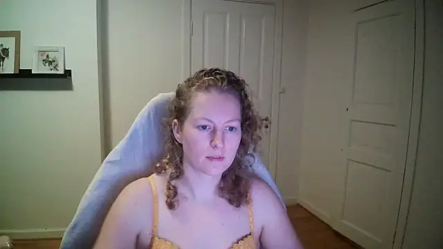 Snapshot of Girlnina-1995 chatting on 11/25/25, 04:07 Girlnina-1995 online show from 11/25/25, 04:07