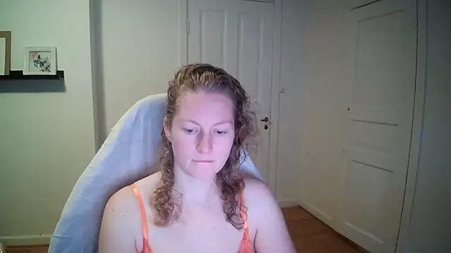 Snapshot of Girlnina-1995 chatting on 11/26/25, 09:32 Girlnina-1995 online show from 11/26/25, 09:32