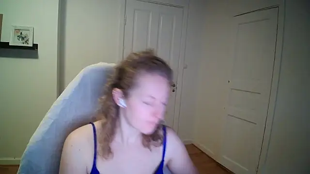 Snapshot of Girlnina-1995 chatting on 12/03/25, 10:35 Girlnina-1995 online show from 12/03/25, 10:35